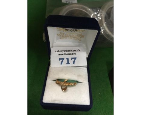 A 14CT GOLD AND JADE NECKLACE 