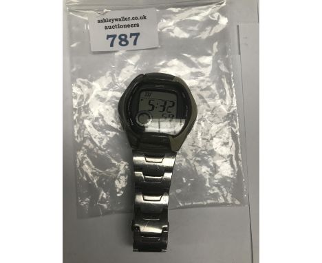 A RETRO CASIO DIGITAL WATCH IN WORKING ORDER 