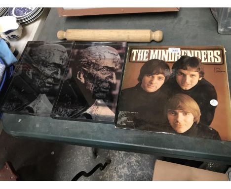 A MIXED GROUP OF ITEMS TO INCLUDE PLAQUES, ROLLING PIN AND 'THE MINDBENDERS' LP (4) 