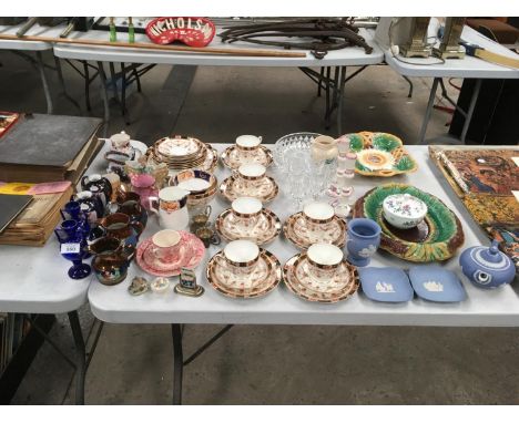 A COLLECTION OF CERAMICS TO INCLUDE WEDGEWOOD JASPERWARE, TEACUP TRIOS AND CAKE PLATE, LUSTRE WARE, MAJOLICA ETC 