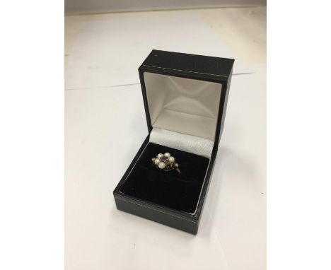 A HALLMARKED PEARL AND AMETHYST 9CT GOLD RING GROSS WEIGHT 3 GRAMS IN PRESENTATION BOX ONE PEARL MISSING 