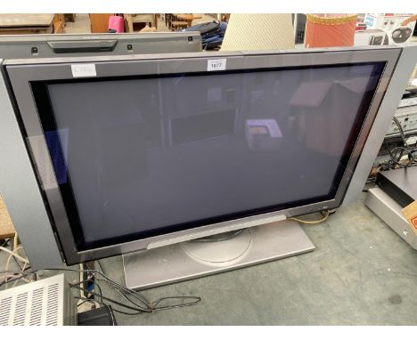 A HITACHI 32" TELEVISION WITH SIDE SPEAKERS MODEL NO. 32PD5000 