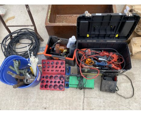 A LARGE ASSORTMENT OF TOOLS TO INCLUDE A BLACK AND DECKER DRILL, BINIOCULARS AND JUMP LEADS ETC 