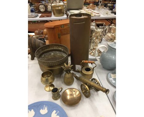 A QUANTITY OF BRASSWARE TO INCLUDE A TRENCH ART VASE, PLANTER, CANNON, GOBLET, ETC 