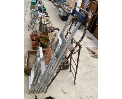 FOUR VARIOUS STEP LADDERS TO INCLUDE ALUMINIUM AND A TUBULAR METAL LADDER 