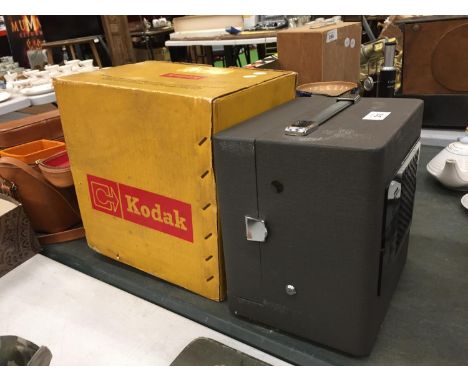A VINTAGE KODAK INSTAMATIC M55-L MOVIE PROJECTOR IN ORIGINAL BOX 