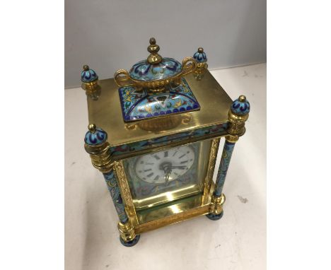 AN ORNATE CLOISONNE CARRIAGE CLOCK 22CM TALL 
