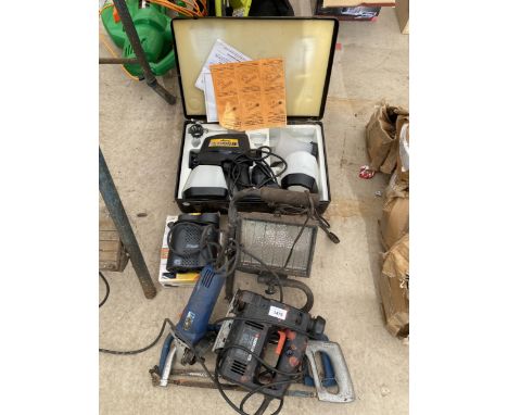 AN ASSORTMENT OF TOOLS TO INCLUDE A WAGNER W400SE SPRAYER, A BLACK AND DECKER JIGSAW AND A GRINDER ETC 