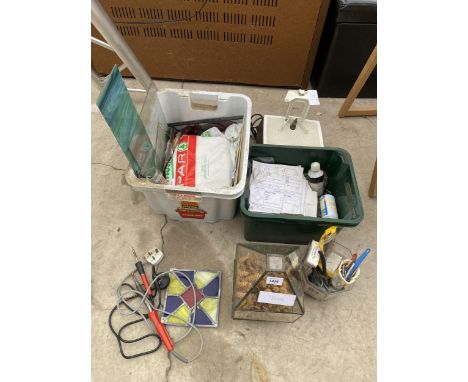 AN ASSORTMENT OF ITEMS TO INCLUDE SOLDERING IRONS, A STAIN GLASS PANEL AND HAND TOOLS ETC 