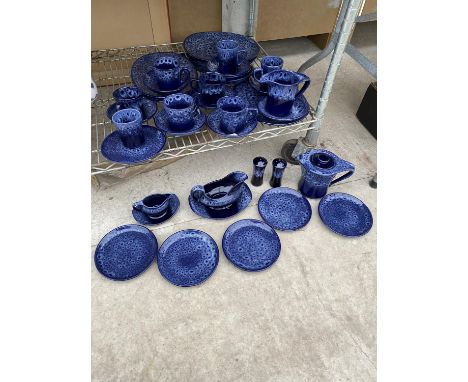 A LARGE COLLECTION OF BLUE KERNWER CERAMIC DINNER SERVICE ITEMS 