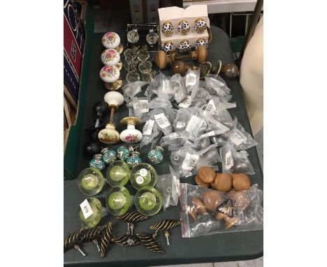 A LARGE QUANTITY OF HANDLES TO INCLUDE WOODEN, METAL, GLASS, CERAMIC ETC 