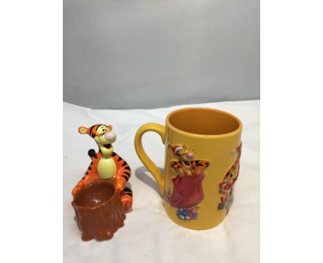 TWO DISNEY CERAMIC ITEMS TO INCLUDE A TIGGER MUG AND A TIGGER FIGURE 