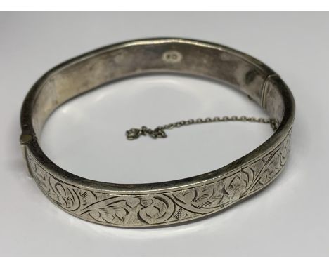 A MARKED SILVER BANGLE IN A PRESENTATION BOX 