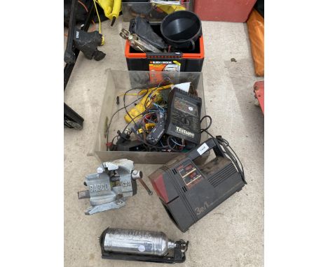 AN ASSORTMENT OF ITEMS TO INCLUDE A BABCO VICE, A 3 IN 1 PRESSURE GAUGE AND TESTING TOOLS ETC 