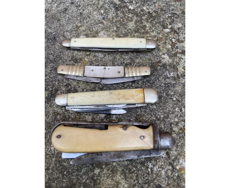 FOUR ASSORTED POCKET KNIVES WITH MOTHER OF PEARL HANDLES 