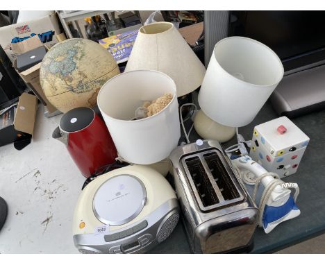 AN ASSORTMENT OF ELECTRICALS TO INCLUDE LAMPS, A KETTLE AND CD PLAYERS ETC 