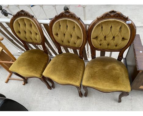 THREE VICTORIAN STYLE DINING CHAIRS WITH BUTTON-BACKS AND FRONT CABRIOLE LEGS 