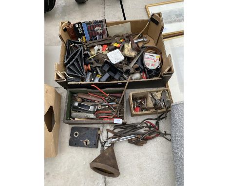 A LARGE ASSORTMENT OF VINTAGE TOOLS TO INCLUDE SPANNERS, RASPS AND PLIERS ETC 