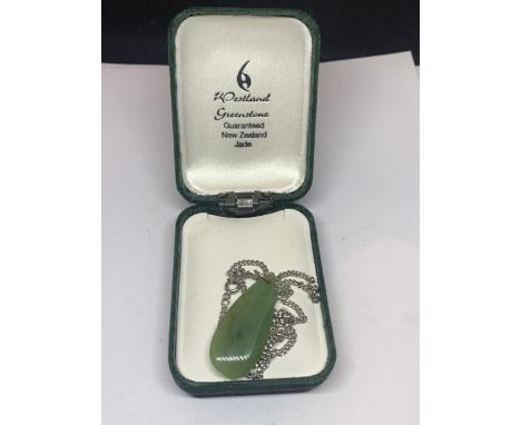 A SILVER CHAIN WITH A NEW ZEALAND JADE PENDANT 