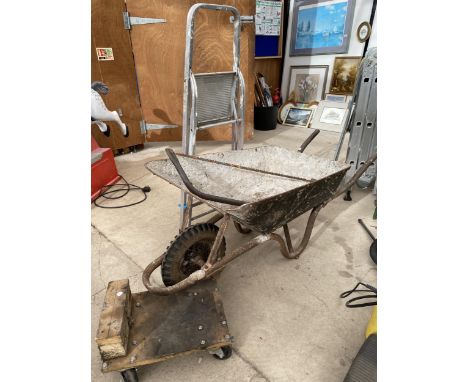 AN ASSORTMENT OT ITEMS TO INCLUDE A WHEEL BARROW AND A TWO RUNG ALUMINIUM STEP LADDER 