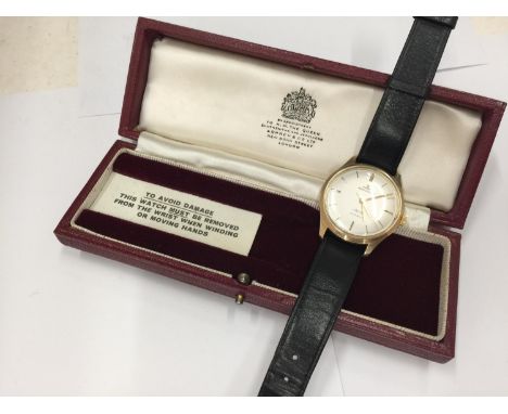A 1950s JAEGER-LECOULTRE 9CT GOLD AUTOMATIC ASPREY GENTLEMEN'S WRISTWATCH WITH ORIGINAL JAEGER-LECOULTRE LEATHER STRAP COMPLE