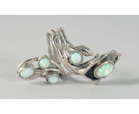 A SILVER REAL OPAL NATURALISTIC SET RING.