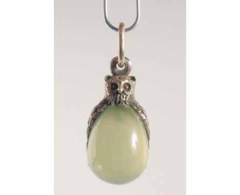 A SILVER AND JADE EGG SHAPED PENDANT, modelled as an owl. 2.5cm high