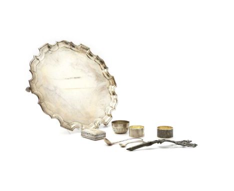 A group of silver items comprising a silver salver, by E Silver &amp; Co, Sheffield 1945, 31cm diameter, a silver snuff box, 