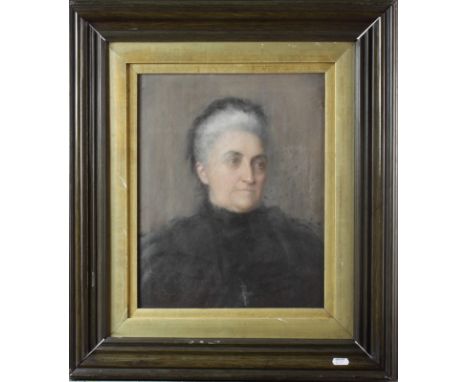 An early 20th Century oil painting, portrait of an old lady in a black dress, 15" x 12", in green and gilt frame