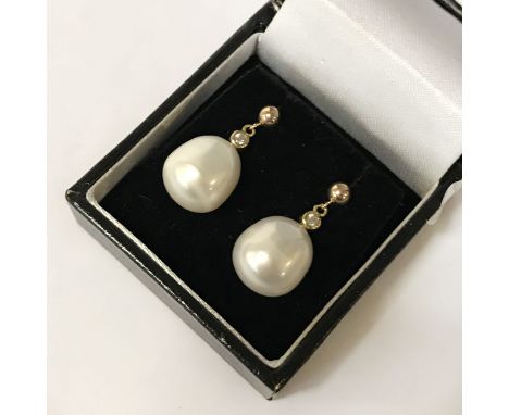 9CT GOLD LARGE SOUTH SEA PEARL EARRINGS