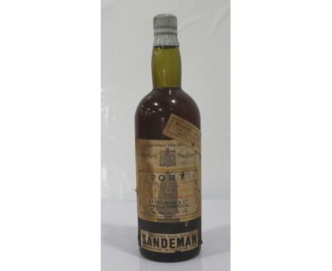 SANDEMAN RUBY PORT CIRCA 1947A lovely old bottle of Ruby Port produced by Sandeman & C0, Oporto, Portugal.  No strength or ca