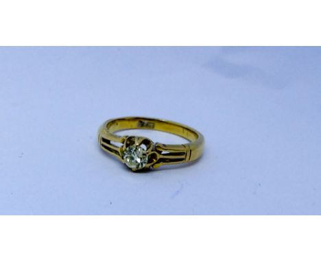 Edwardian 18 carat yellow gold single stone diamond ring set with a brilliant cut diamond in a claw setting, size K, gross we