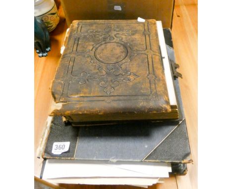 Collection of vintage photographs, photo albums etc 
