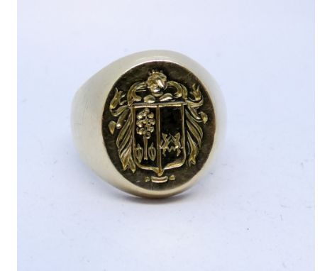 18 carat gold signet ring with intaglio engraved panel, gross weight 12g, size M     un hallmarked, tests as 18ct gold