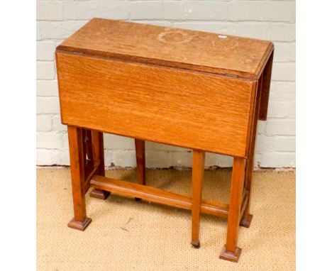 1920's Arts and Crafts oak gate leg table, 24" wide 