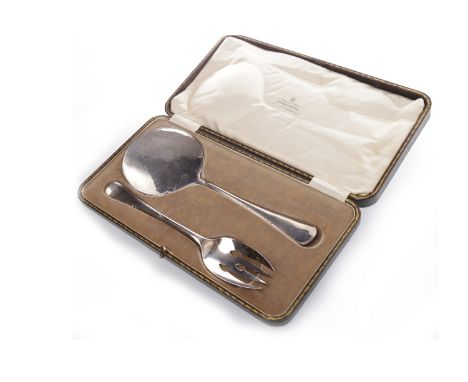 GEORGE V SILVER SERVING SETmaker Allen & Darwin, Sheffield 1912, comprising serving fork and spoon, the fork with tulip style