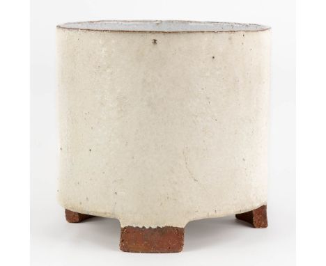 Rogier VANDEWEGHE (1923-2020) 'Cachepot'a glazed ceramic planter for Amphora, on unglazed feet.&nbsp;Signed.&nbsp;Dimensions: