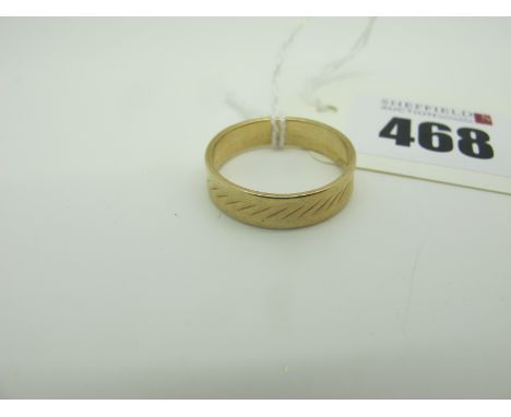 A 9ct Gold Patterned Band, (finger size R) (3.1grams). 