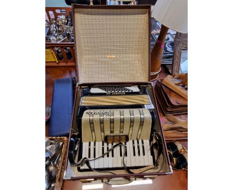 Cased Hohner Student VM Accordion 