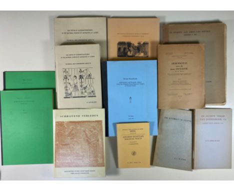 WALSEM, R. v. The Coffin of Djedmonthuiufankh in the Nat. Mus. of Antiq. at Leiden. 1997. 2 vols. Owrps. (1 spine gone). -- B