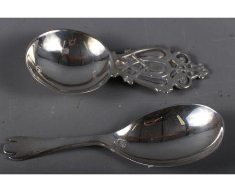 A modern silver dog-nose caddy spoon and another modern silver caddy spoon with Celtic style handle, 1.2oz troy approx 