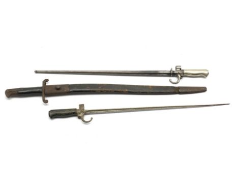 British Pattern 1856 sword bayonet with 58cm steel blade and leather scabbard 71cm overall, French Model 1886 Epee bayonet wi