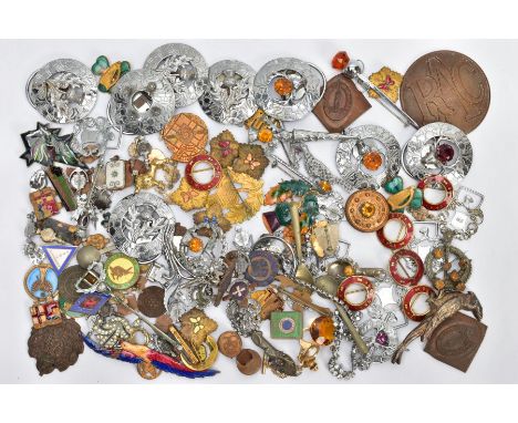 A TIN OF WHITE METAL BROOCHES, PIN BADGES, SCARF CLIPS ETC, various white metal Scottish scarf clips with stag and thistle de