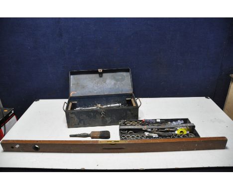 A KING DICK TOOLBOX containing tools to include a King Dick socket set and ratchet, along with various other hand tools, span