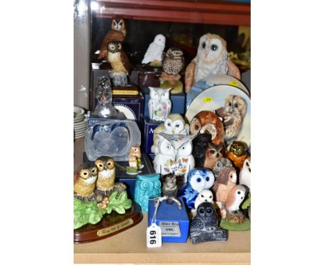A COLLECTION OF OWL ORNAMENTS, ETC, including an Aynsley Cottage Garden jar and cover and another smaller in Wild Tudor with 