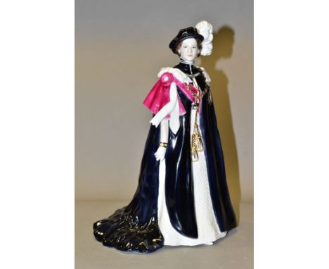 A ROYAL WORCESTER LIMITED EDITION FIGURE OF 'HER MAJESTY QUEEN ELIZABETH II - THE ORDER OF THE GARTER', No.341/4500, made by 