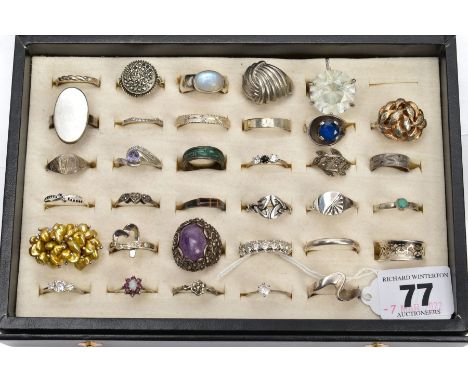 A RING BOX WITH ASSORTED SILVER AND WHITE METAL RINGS, black ring display case opens to reveal thirty-four rings of various s
