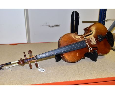 AN EARLY 20TH CENTURY VIOLIN AND A BOW, the violin with two piece back inlaid with a scrolled design, no labels to the interi