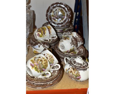 A THIRTY FOUR PIECE PALISSY (WORCESTER) GAME SERIES PART TEA AND DINNER SERVICE, comprising a covered sugar bowl, eight tea c