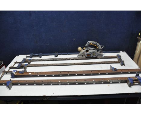 TWO PAIRS OF SASH CLAMPS comprising of a pair of Record 136 and a pair of Record 135 and another single Draper sash clamp and